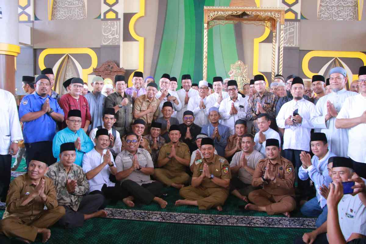 Agung Nugroho Salurkan Baju Lebaran Untuk 1.222 Pengurus Masjid Di Pekanbaru