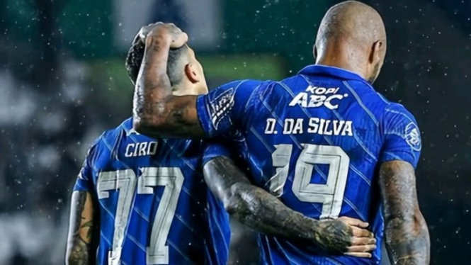 Bursa Transfer Liga 1 Heboh: Persib Bandung Kehilangan Dua Pemain Bintang Ke Malut United Bursa Transfer Liga 1 Heboh: Persib Bandung Kehilangan Dua Pemain Bintang Ke Malut United