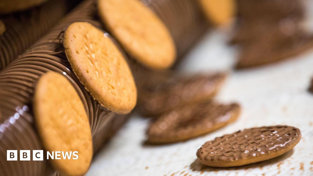 Century-Long Debate Settled: The Best Way To Eat A Chocolate Digestive Biscuit Century-Long Debate Settled: The Best Way To Eat A Chocolate Digestive Biscuit