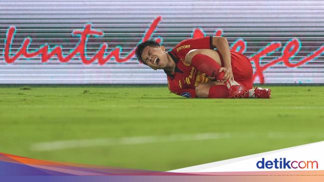 Detik-Detik Tekel Keras Witan: Sorotan Pertandingan Persija Vs Persebaya Detik-Detik Tekel Keras Witan: Sorotan Pertandingan Persija Vs Persebaya