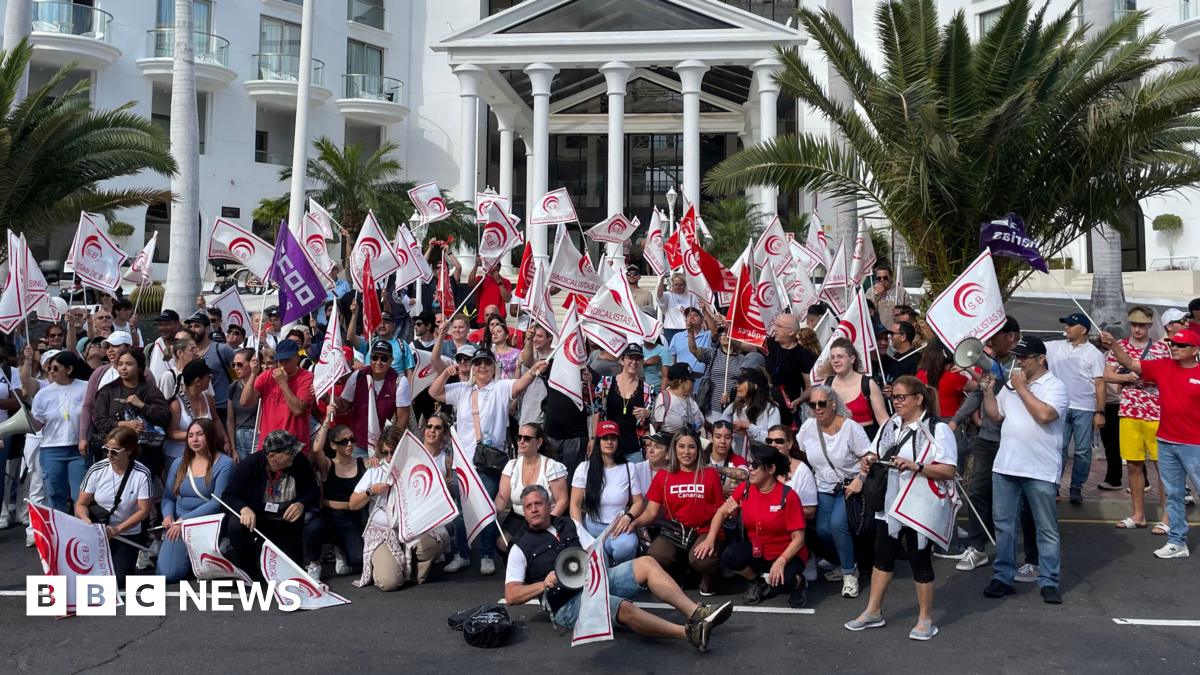 Disputes Erupt: Tenerife Hotel Workers Protest During Easter Holiday Disputes Erupt: Tenerife Hotel Workers Protest During Easter Holiday