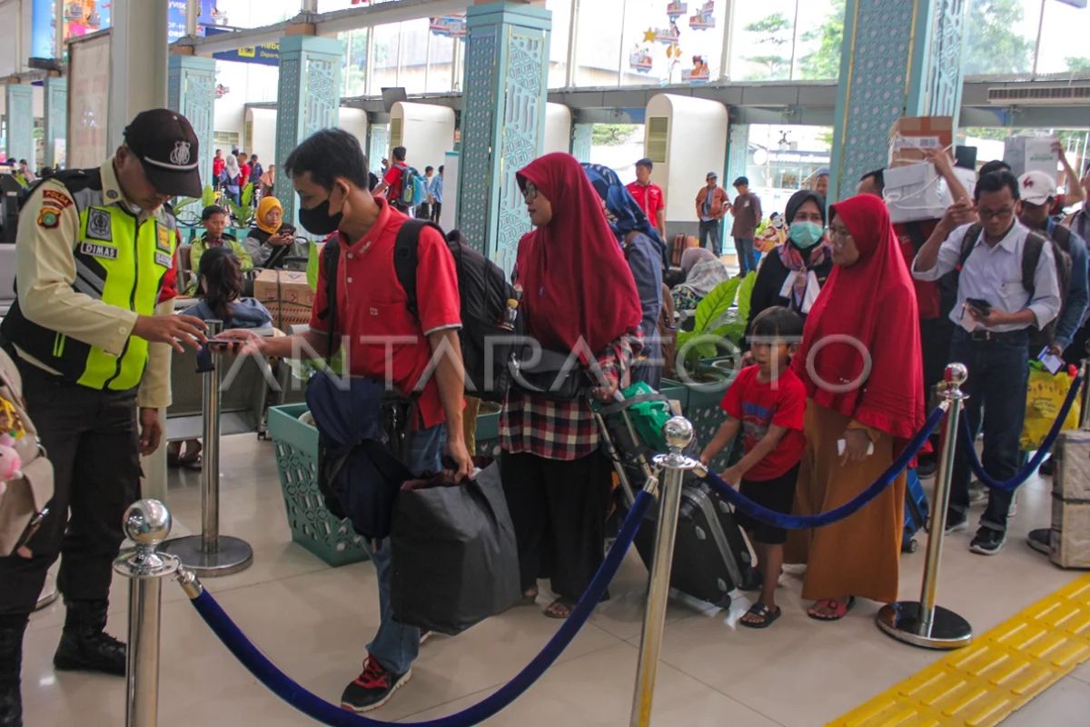 DKI Jakarta Tingkatkan Layanan Mudik Gratis Dengan 27 Bus Ekstra DKI Jakarta Tingkatkan Layanan Mudik Gratis Dengan 27 Bus Ekstra