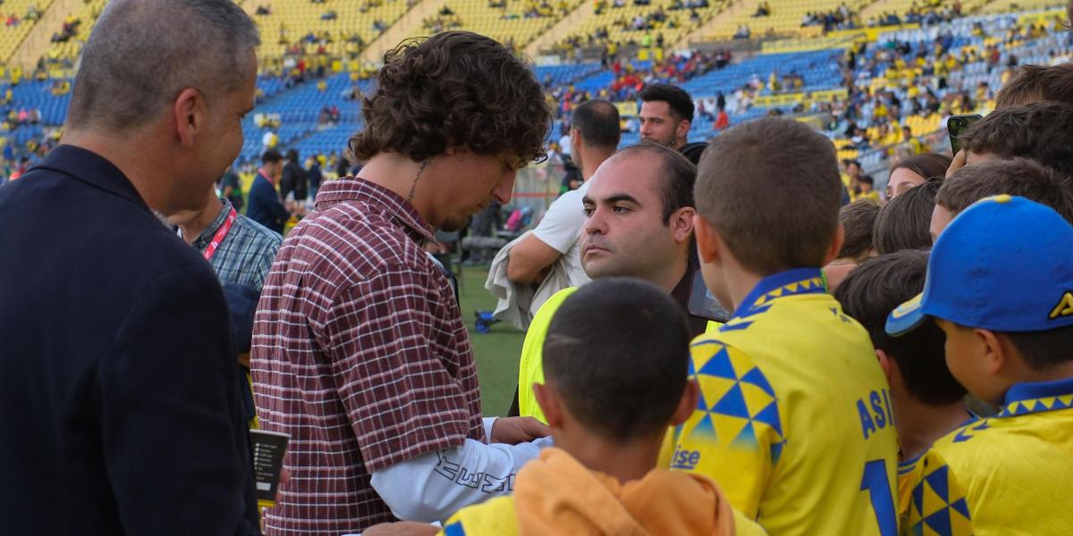 El Tuit De Las Palmas Desata La Furia Tinerfeña Tras El Descenso. El Tuit De Las Palmas Desata La Furia Tinerfeña Tras El Descenso.