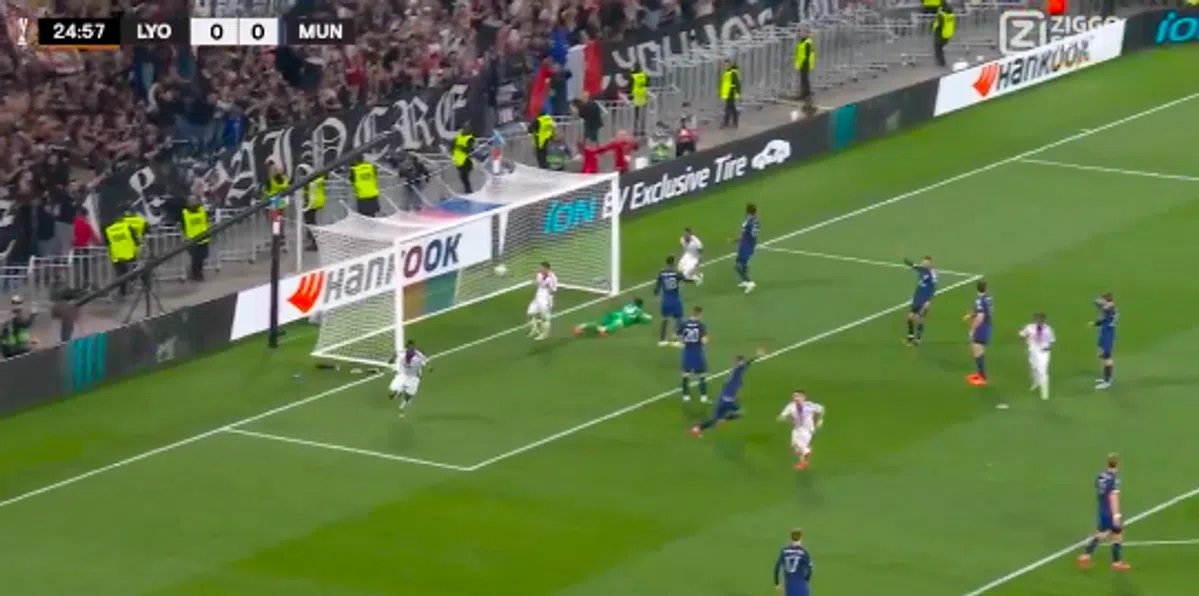 Lyon Neemt Vroegtijdig De Leiding Tegen Manchester United Dankzij Onana-blunder Lyon Neemt Vroegtijdig De Leiding Tegen Manchester United Dankzij Onana-blunder
