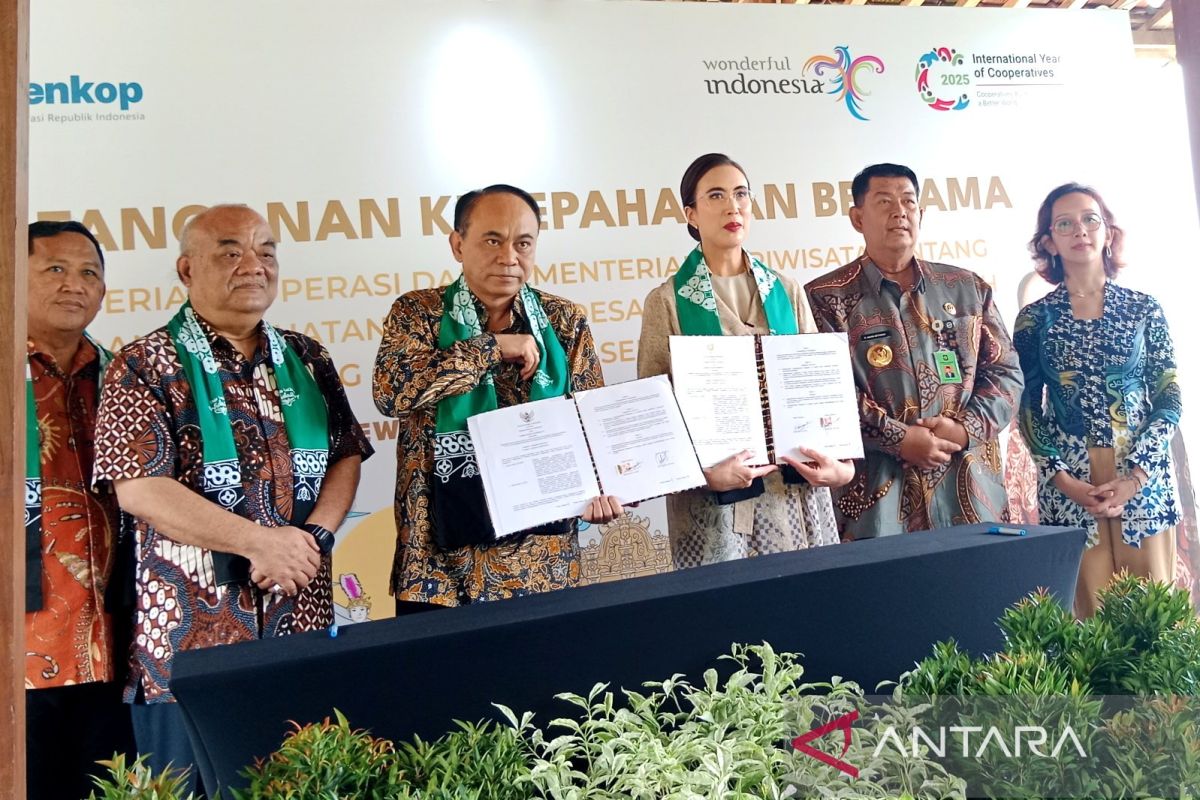 MoU Kemenkop-Kemenpar: Dorong Peran Kopdes Dalam Pengembangan Pariwisata RI MoU Kemenkop-Kemenpar: Dorong Peran Kopdes Dalam Pengembangan Pariwisata RI