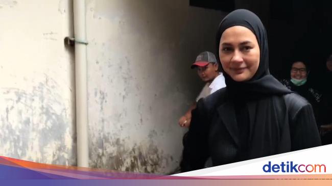 Paula Verhoeven Laporkan Hakim, Kini Menantikan Tindakan Komisi Yudisial Paula Verhoeven Laporkan Hakim, Kini Menantikan Tindakan Komisi Yudisial