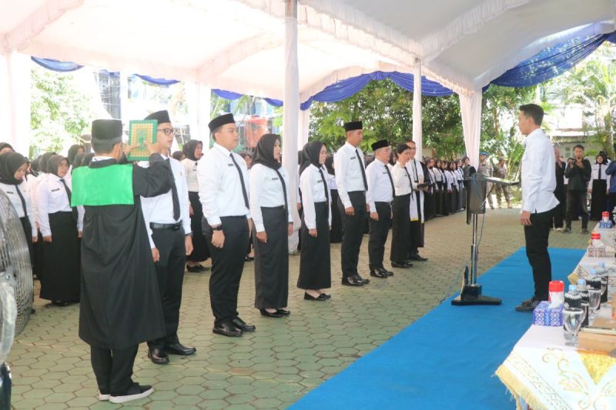 Penguatan Nilai ASN: Bupati Saidi Dorong Penerapan Prinsip BerAKHLAK Penguatan Nilai ASN: Bupati Saidi Dorong Penerapan Prinsip BerAKHLAK