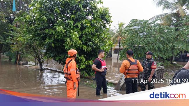 Siaga Bencana! Banjir Citeureup Akibat Luapan Sungai, 174 Jiwa Mengungsi Siaga Bencana! Banjir Citeureup Akibat Luapan Sungai, 174 Jiwa Mengungsi