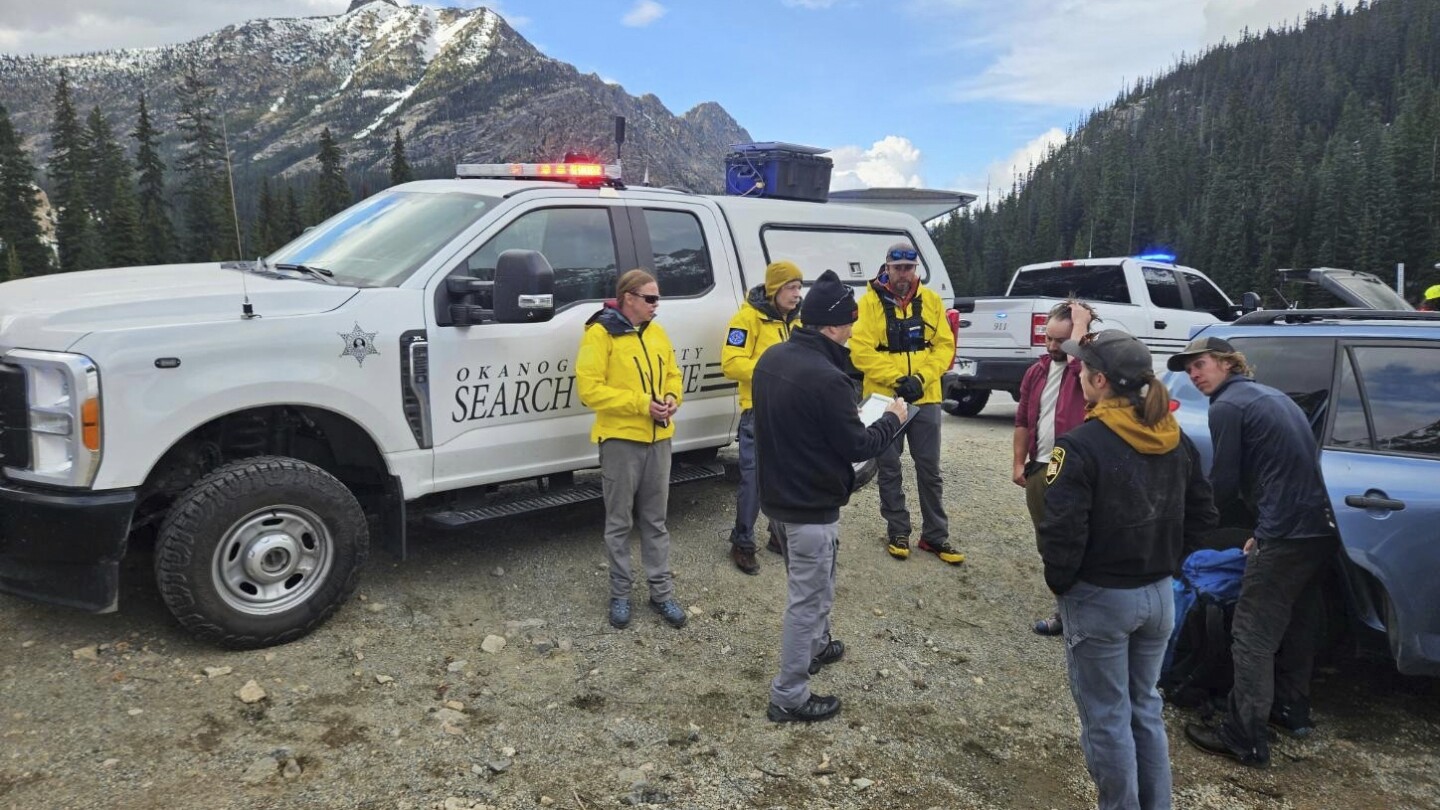 Tragedy On The Mountain: Three Climbers Die In 400-Foot Fall, One Survives Tragedy On The Mountain: Three Climbers Die In 400-Foot Fall, One Survives