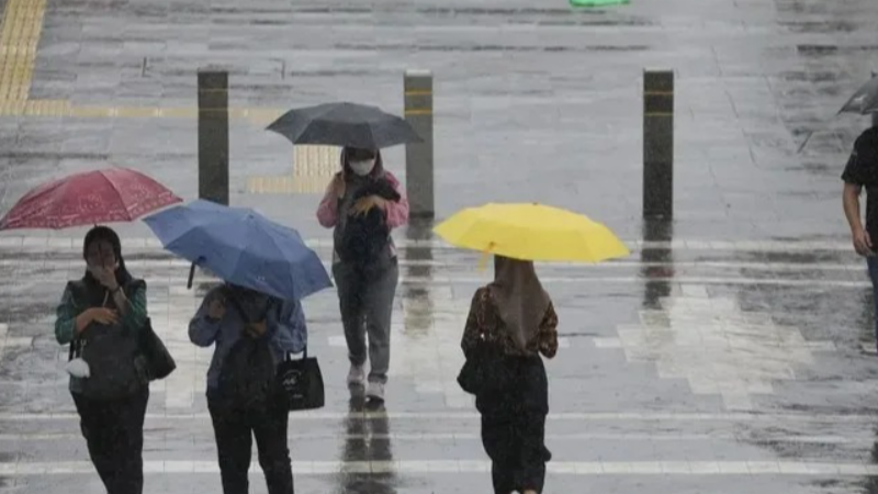 Update Cuaca Jakarta: Peringatan Hujan Ringan Sore Hari Update Cuaca Jakarta: Peringatan Hujan Ringan Sore Hari